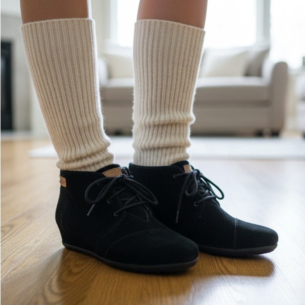 TOMS‎ Black Suede Wedge Ankle Boots Lace Up Women US 6.5 Wide